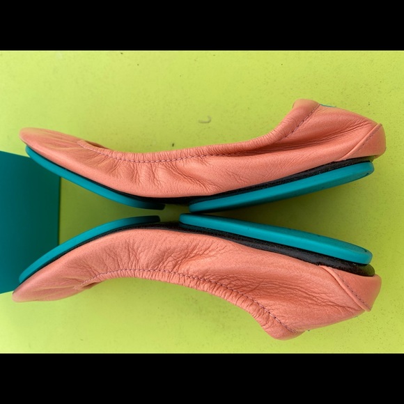 Peach Poppy Tieks! Sz 6. Worn twice but with some scuffs. Sold out online - Picture 4 of 10